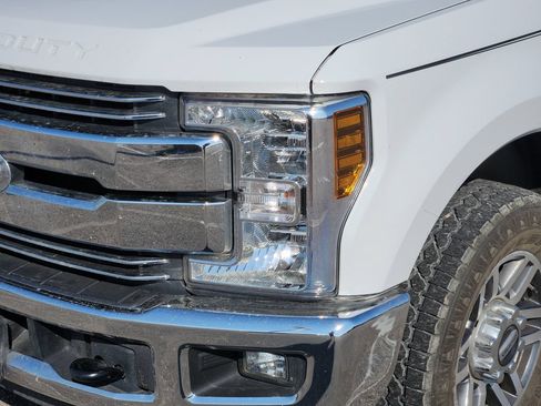 Used 2019 Ford F250 Lariat w/ Lariat Ultimate Package RWD image 3