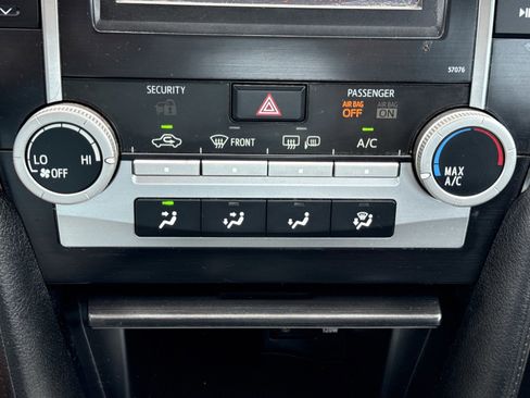 Used 2014 Toyota Camry SE FWD image 22