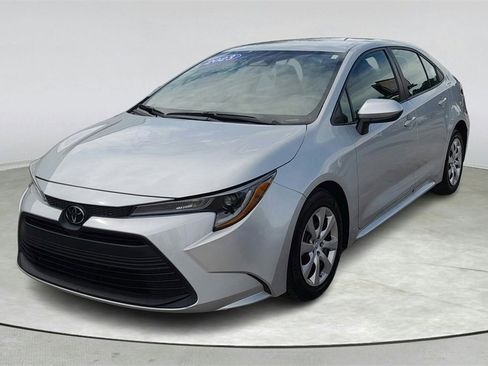 Used 2023 Toyota Corolla LE image 3