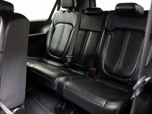 Used 2023 Jeep Wagoneer L Series III w/ Preferred Equipment Group image 12