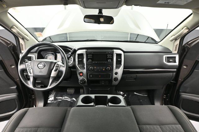 Used 2018 Nissan Titan SV AWD/4WD image 18