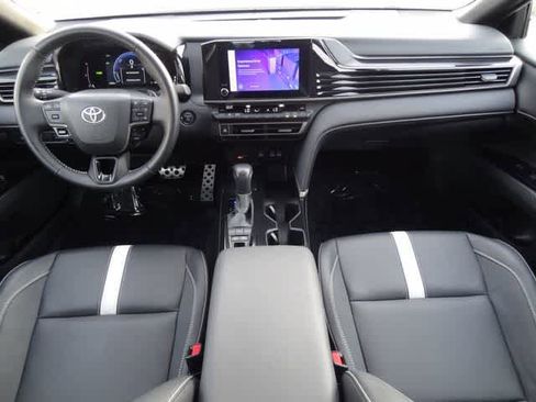 Used 2025 Toyota Camry SE FWD image 11