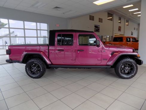 Certified 2024 Jeep Gladiator Sport image 13