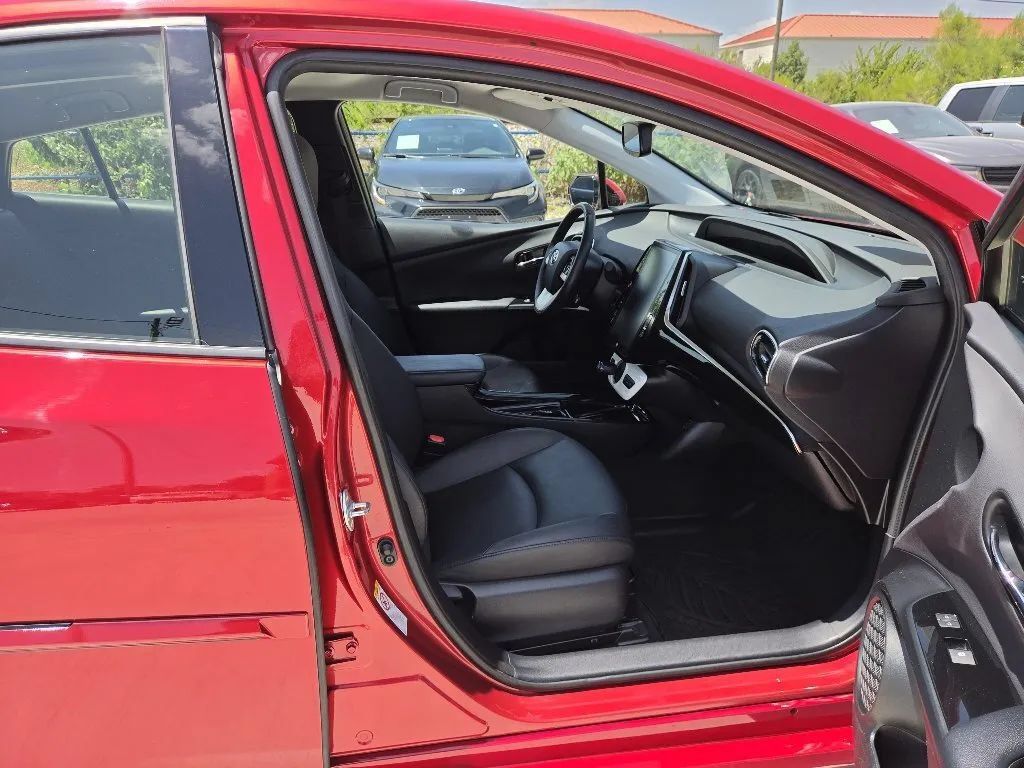 Used 2017 Toyota Prius Prime Advanced FWD image 23
