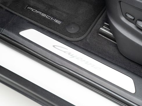 Certified 2024 Porsche Cayenne Coupe image 14