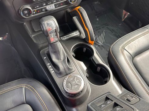 Used 2023 Ford Bronco Badlands image 30