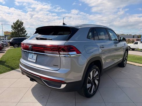 Used 2024 Volkswagen Atlas Cross Sport SE AWD/4WD image 10