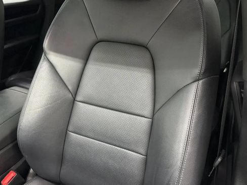 Used 2022 Porsche Cayenne AWD/4WD image 34