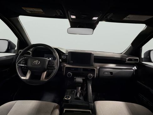 Used 2025 Toyota 4Runner SR5 AWD/4WD image 15