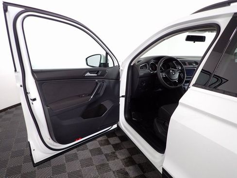 Used 2018 Volkswagen Tiguan S image 21