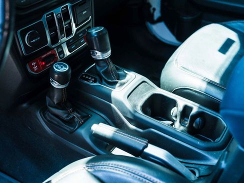 Used 2022 Jeep Wrangler Unlimited Rubicon w/ Trailer Tow Package image 16