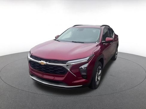 Used 2025 Chevrolet Trax LT w/ LT Convenience Package image 6