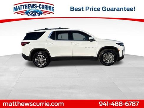 Used 2022 Chevrolet Traverse LT image 3