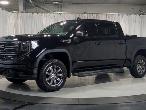 Used 2024 GMC Sierra 1500 AT4 w/ Technology Package AWD/4WD image 4