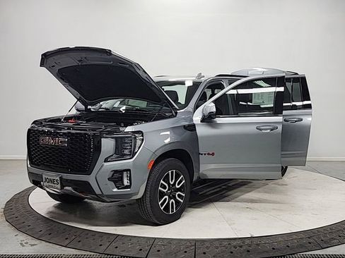 Used 2023 GMC Yukon XL AT4 AWD/4WD image 11