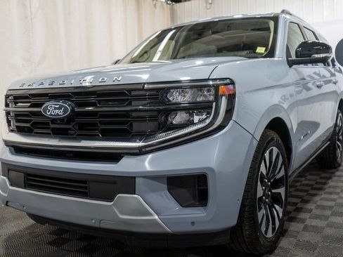 Used 2025 Ford Expedition Platinum w/ Driver's Package AWD/4WD image 2