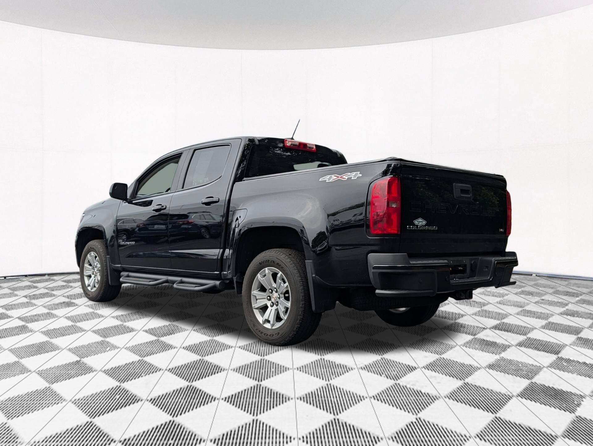Used 2021 Chevrolet Colorado LT w/ Safety Package AWD/4WD image 13