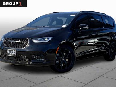 New 2026 Chrysler Pacifica Limited w/ S Appearance Package