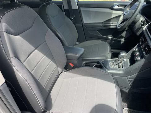 Certified 2022 Volkswagen Taos SE FWD image 27