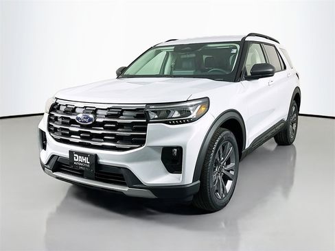 New 2026 Ford Explorer Active w/ Active Comfort Package image 3