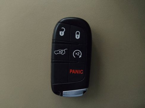 Used 2019 Jeep Grand Cherokee Overland image 32