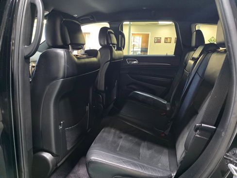 Used 2017 Jeep Grand Cherokee Altitude AWD/4WD image 19
