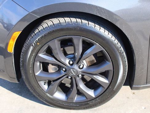 Used 2018 Chrysler Pacifica Touring-L w/ Premium Audio Group image 12