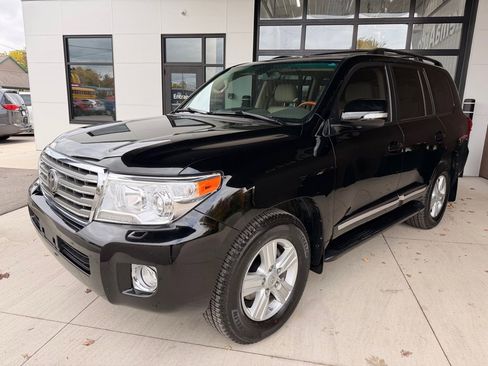 Used 2015 Toyota Land Cruiser image 3