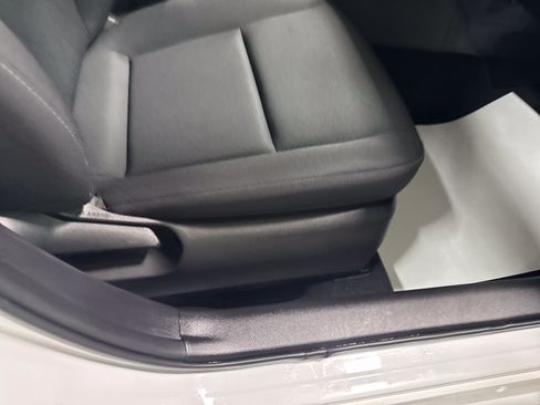 Used 2025 Toyota Corolla LE FWD image 31