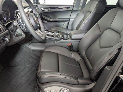 Used 2026 Porsche Macan image 5