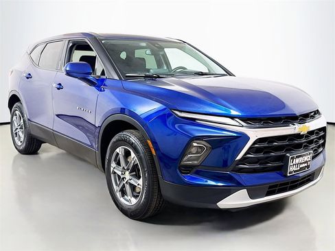 Used 2023 Chevrolet Blazer LT image 3