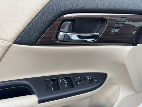 Used 2017 Honda Accord EX-L image 9