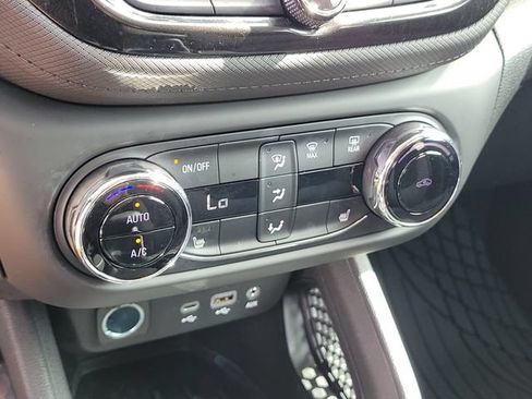 Certified 2023 Chevrolet TrailBlazer LT w/ Convenience Package FWD image 32