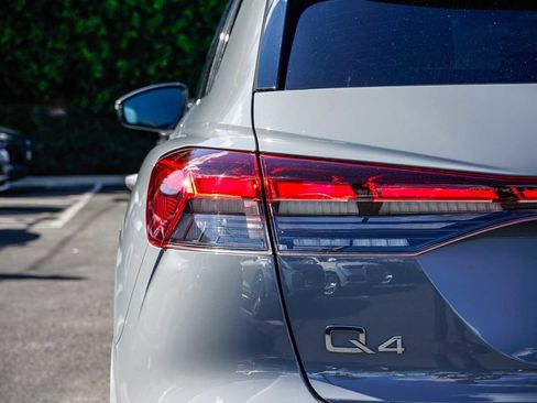 Used 2023 Audi Q4 e-tron Premium Plus w/ Premium Plus image 9