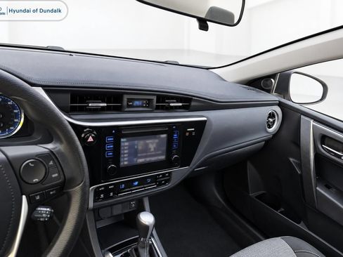 Used 2017 Toyota Corolla LE w/ Carpet Mat Package (TMS) FWD image 9