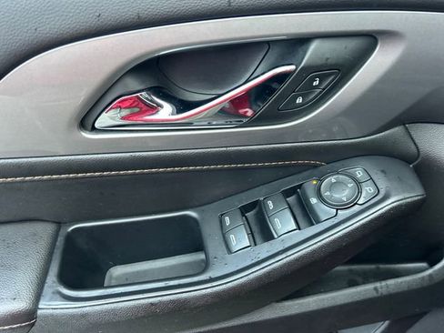 Used 2021 Chevrolet Traverse RS image 30