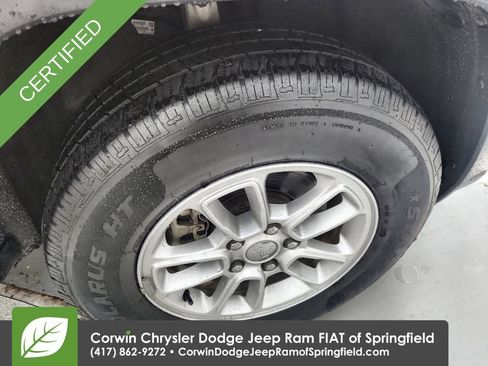 Used 2018 Jeep Grand Cherokee Laredo AWD/4WD image 31