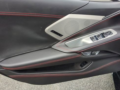 Used 2021 Chevrolet Corvette Stingray w/ Z51 Performance Package image 18