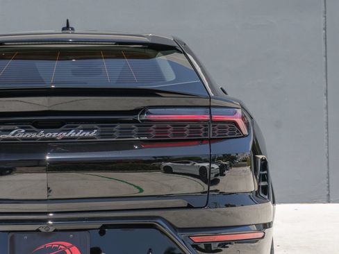 Used 2026 Lamborghini Urus SE AWD/4WD image 43
