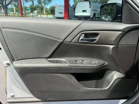 Used 2017 Honda Accord Sport image 20