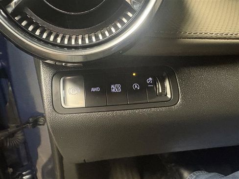 Used 2025 Chevrolet Equinox LT w/ Convenience Package II image 24