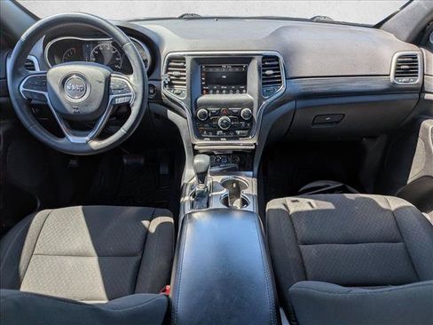 Used 2019 Jeep Grand Cherokee Laredo RWD image 16