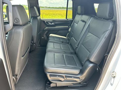Used 2024 Chevrolet Suburban LT RWD image 23