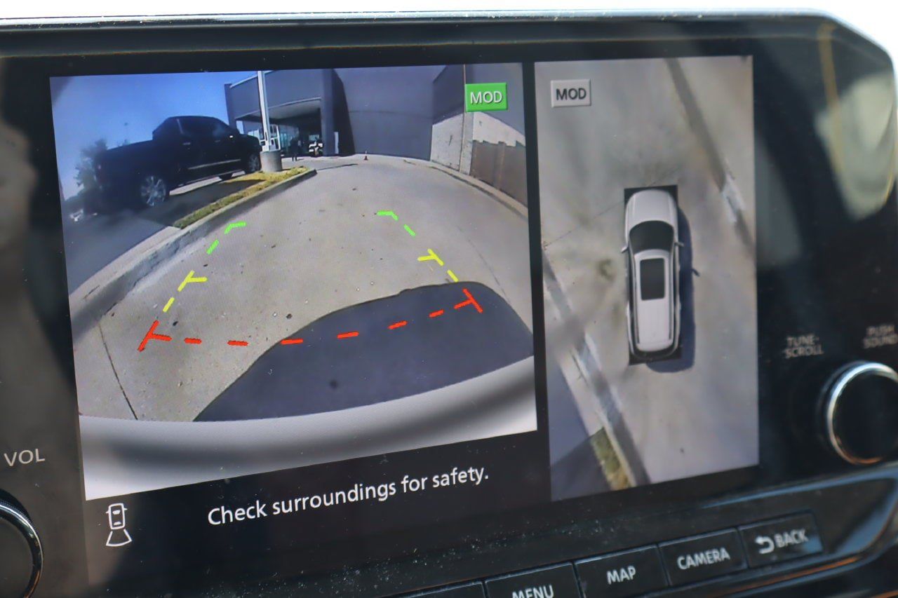Used 2024 Nissan Pathfinder Platinum w/ Cargo Package FWD image 9