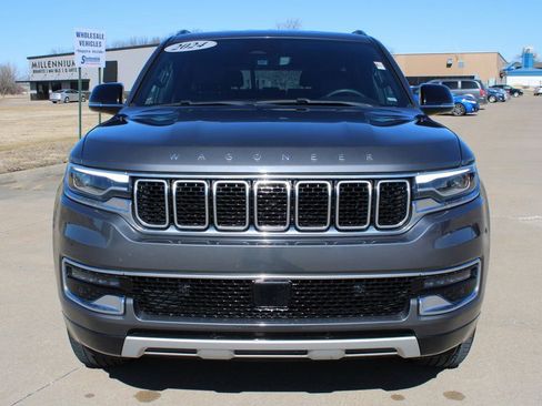 Used 2024 Jeep Wagoneer Series II image 2