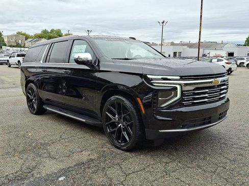 New 2025 Chevrolet Suburban Premier AWD/4WD image 2