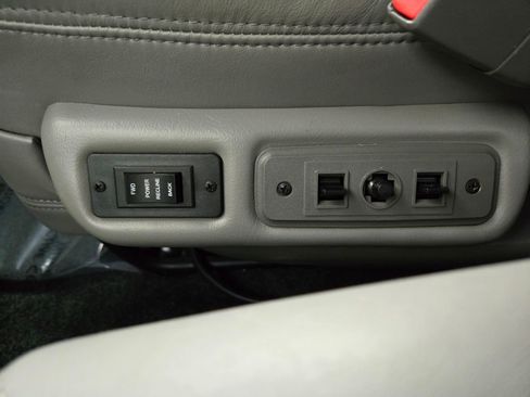 Used 2020 GMC Savana 2500 image 25