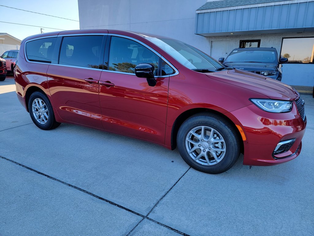 New 2026 Chrysler Pacifica Select FWD image 7