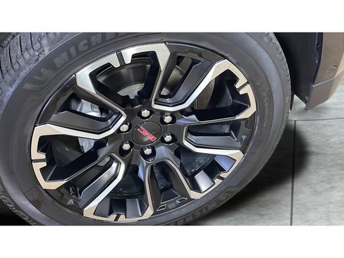 Used 2023 GMC Yukon XL Denali w/ Advanced Technology Package AWD/4WD image 24
