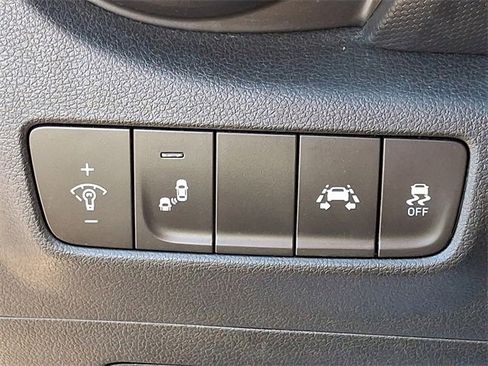 Used 2019 Hyundai Kona SEL image 25